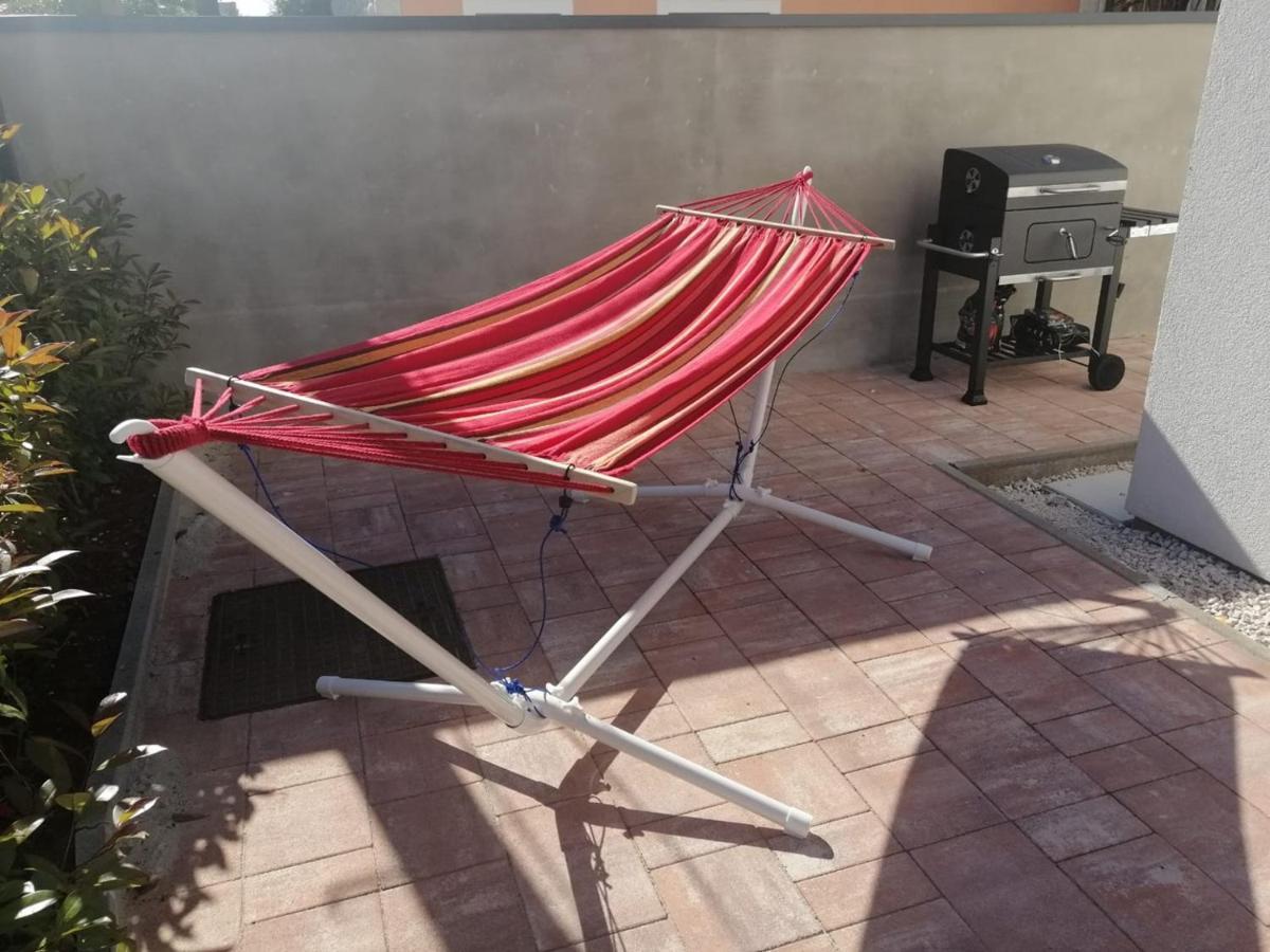 Punta Mary House With Apartment Umag Exterior foto