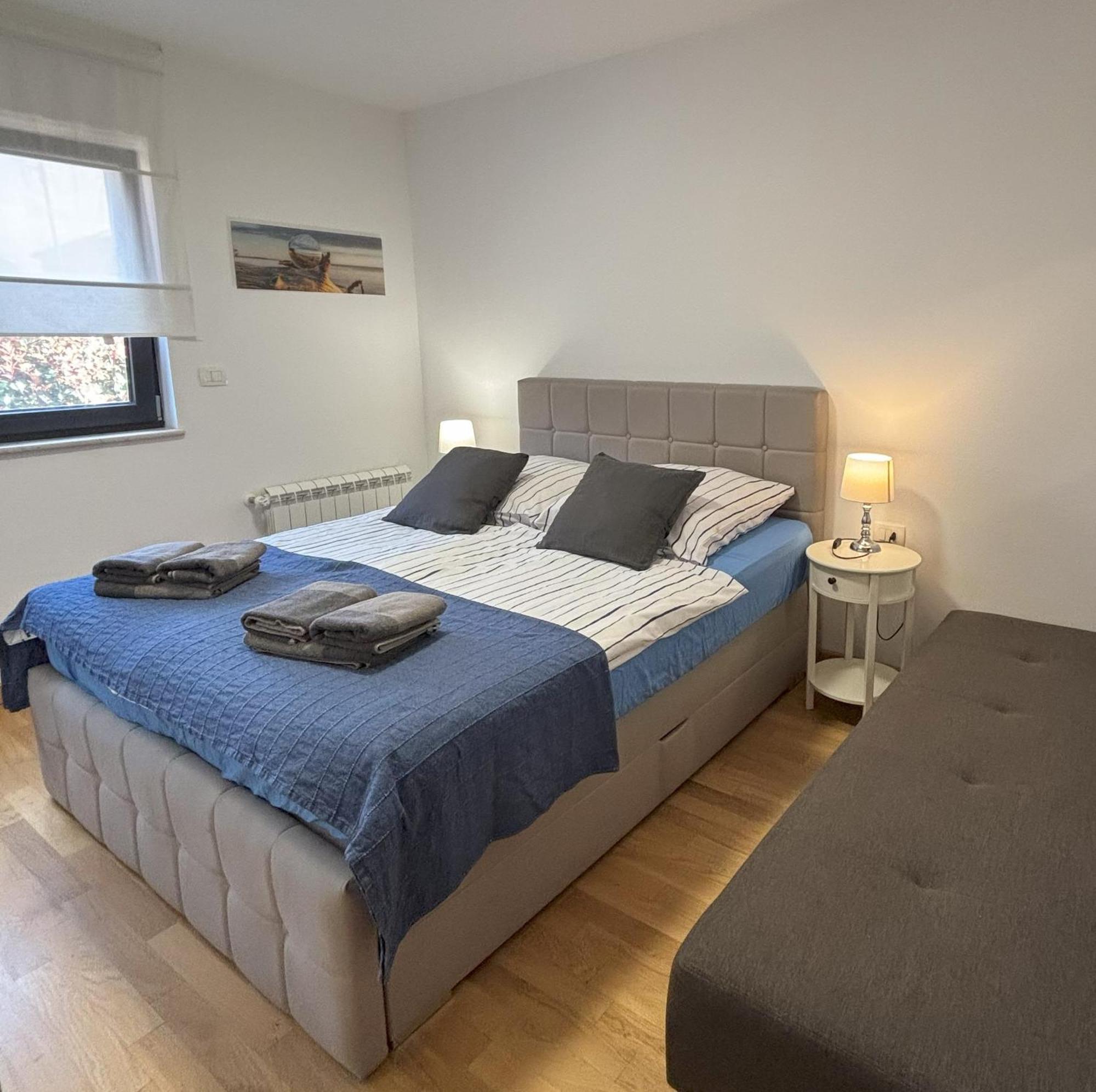 Punta Mary House With Apartment Umag Exterior foto
